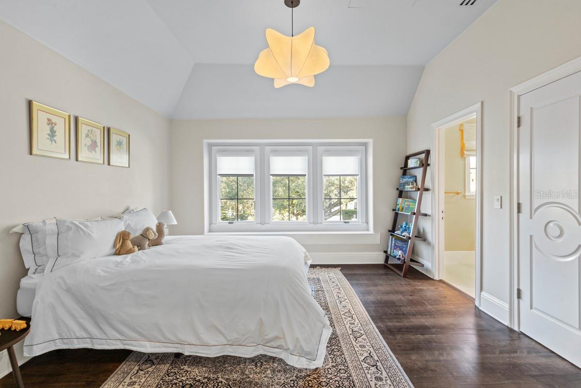 Image 25 of 47 For 1200 Via Salerno