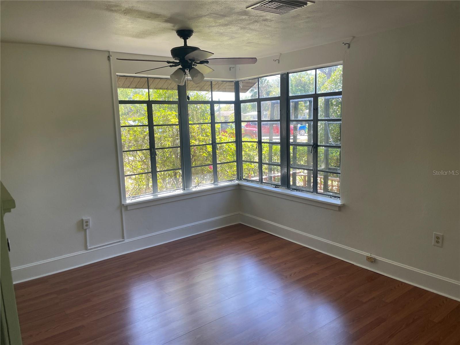 Image 20 of 34 For 456 Minneola Avenue