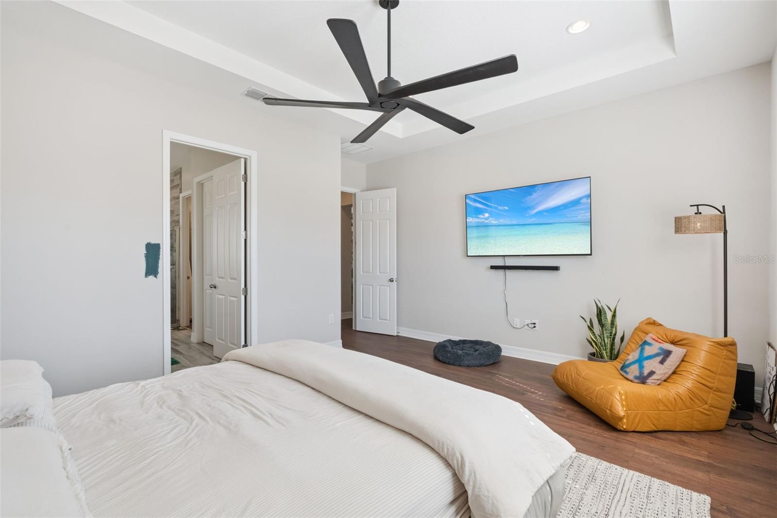 Image 26 of 66 For 14872 Winkfield Court