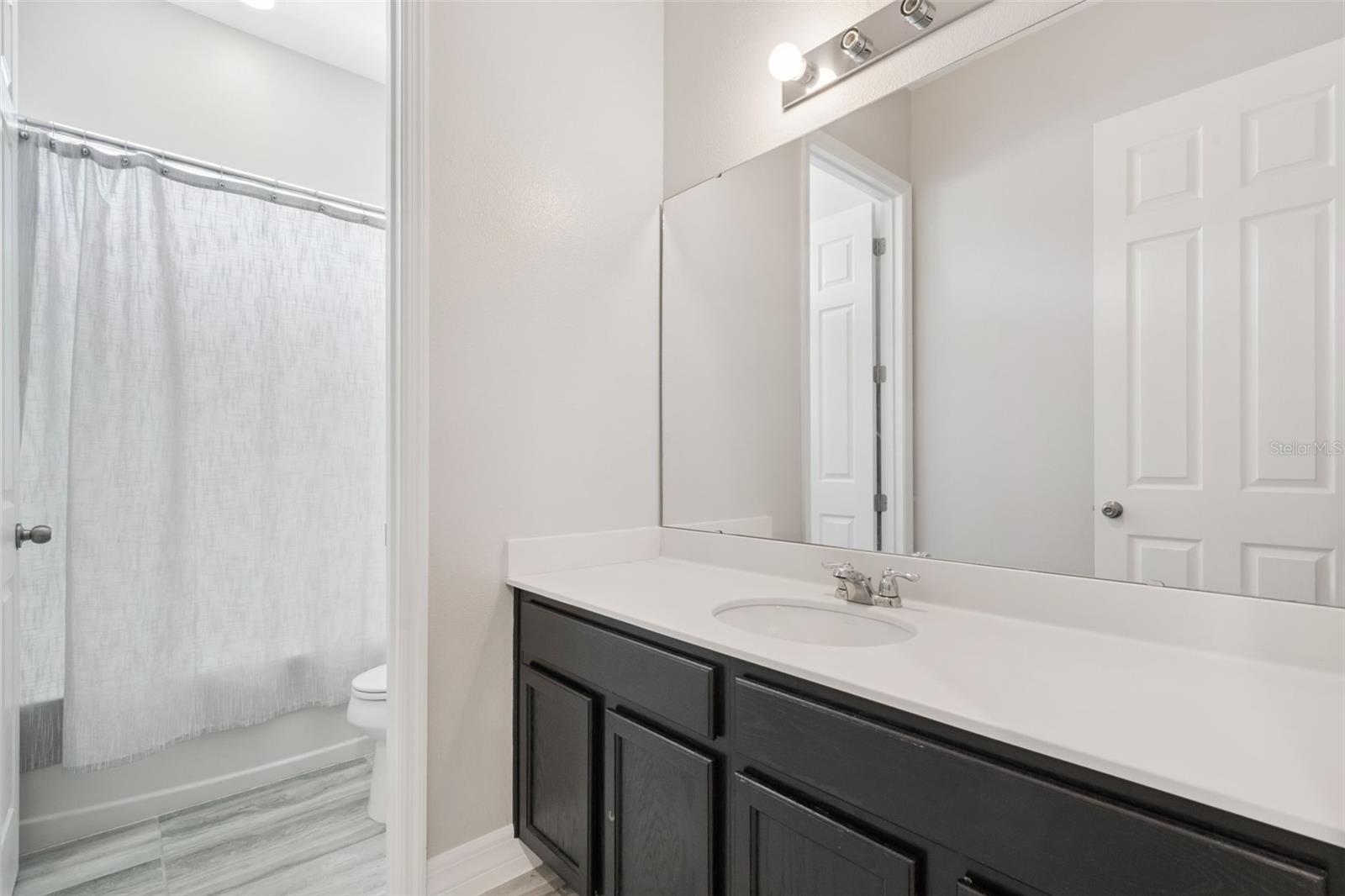 Image 36 of 66 For 14872 Winkfield Court