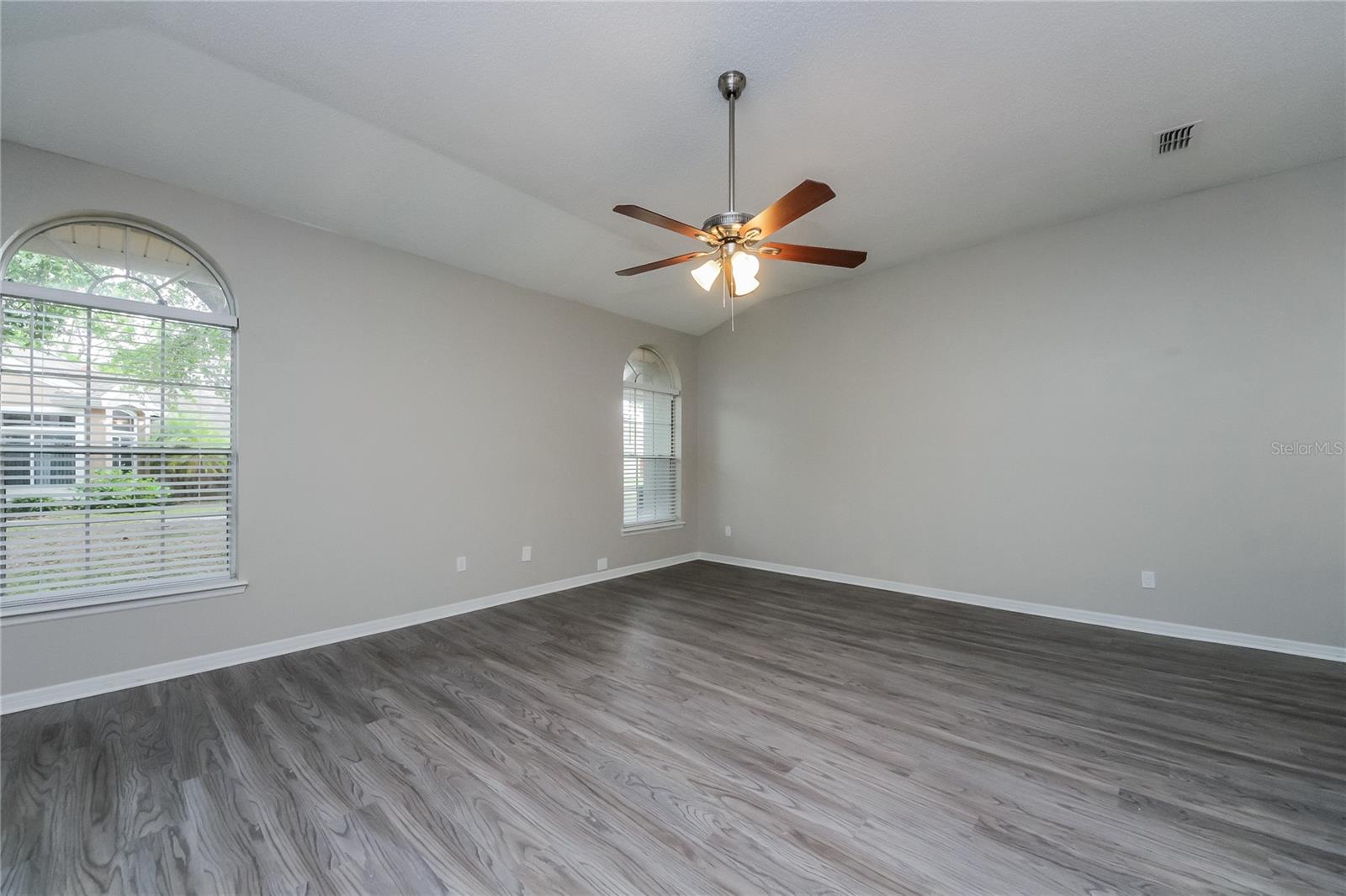 Image 4 of 16 For 305 Killington Way