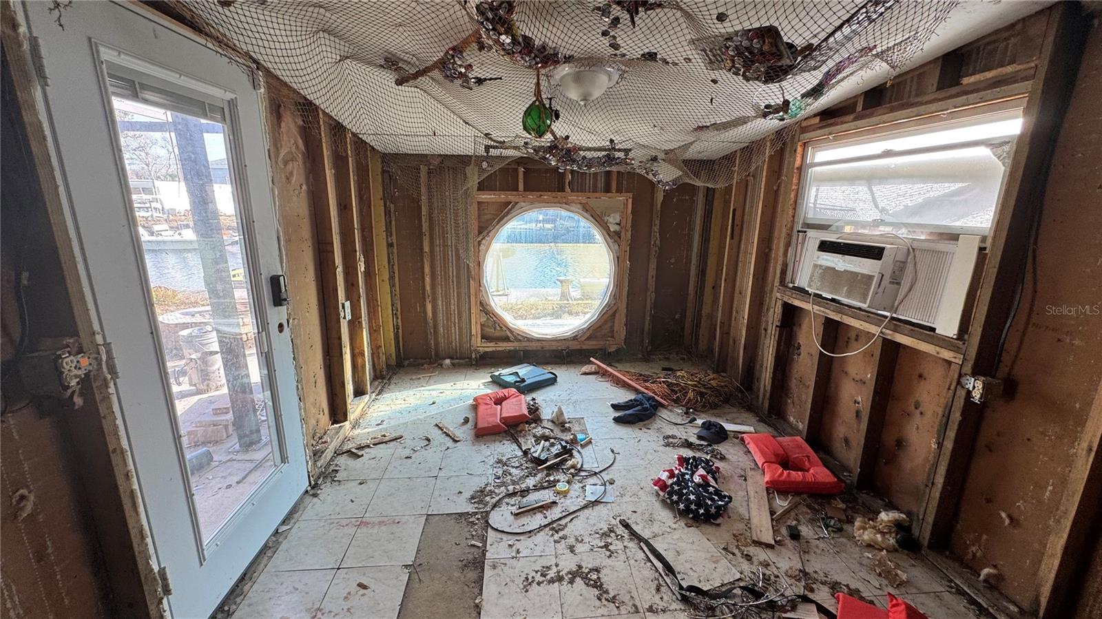 Listing photo id 13 for 5290 Circle Drive