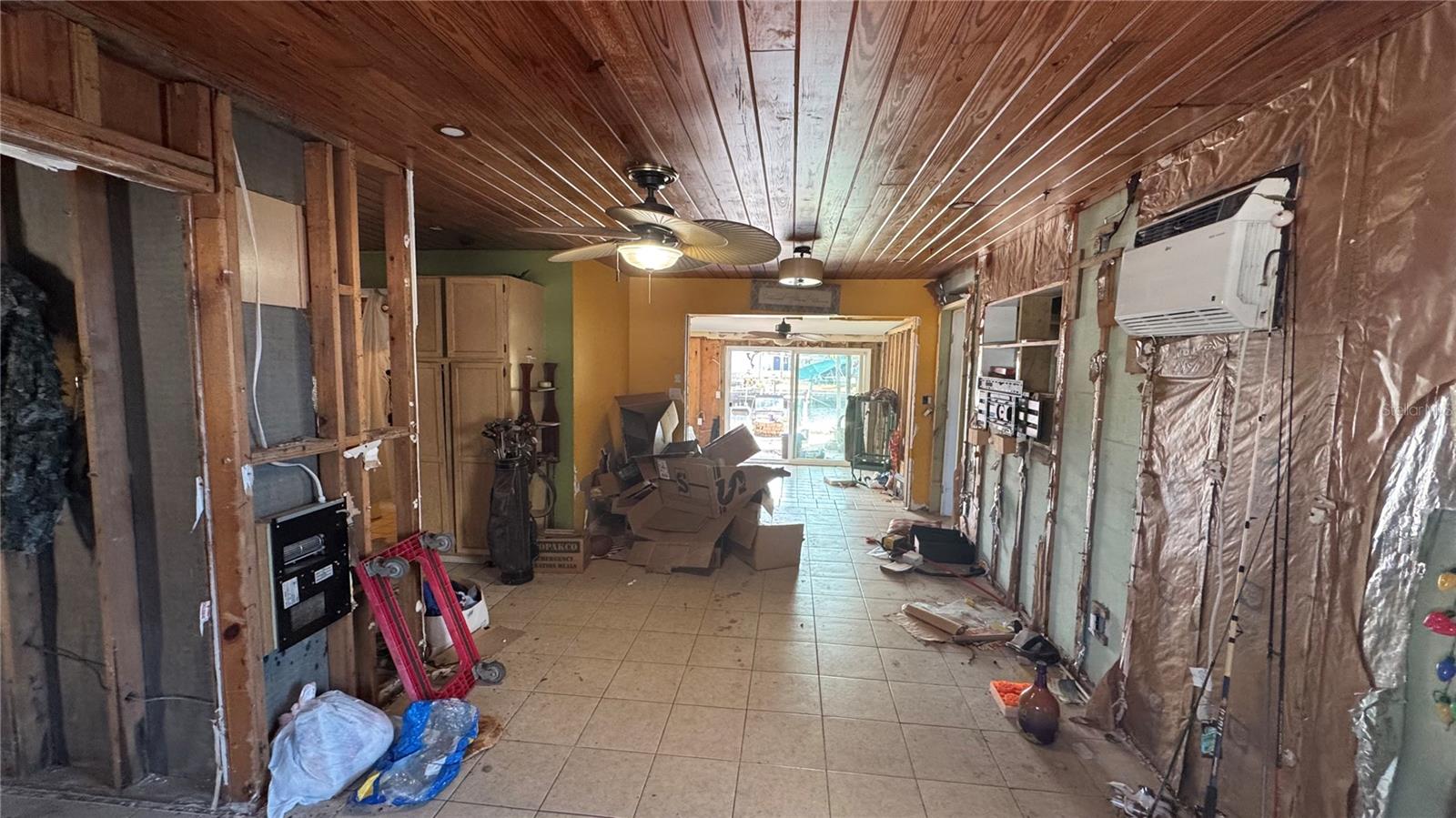 Listing photo id 3 for 5290 Circle Drive