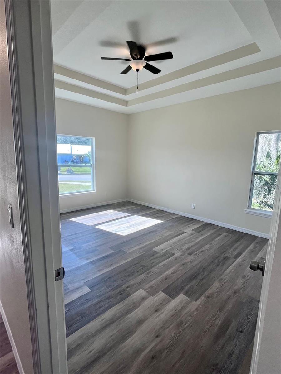 Image 11 of 18 For 925 Lora Street