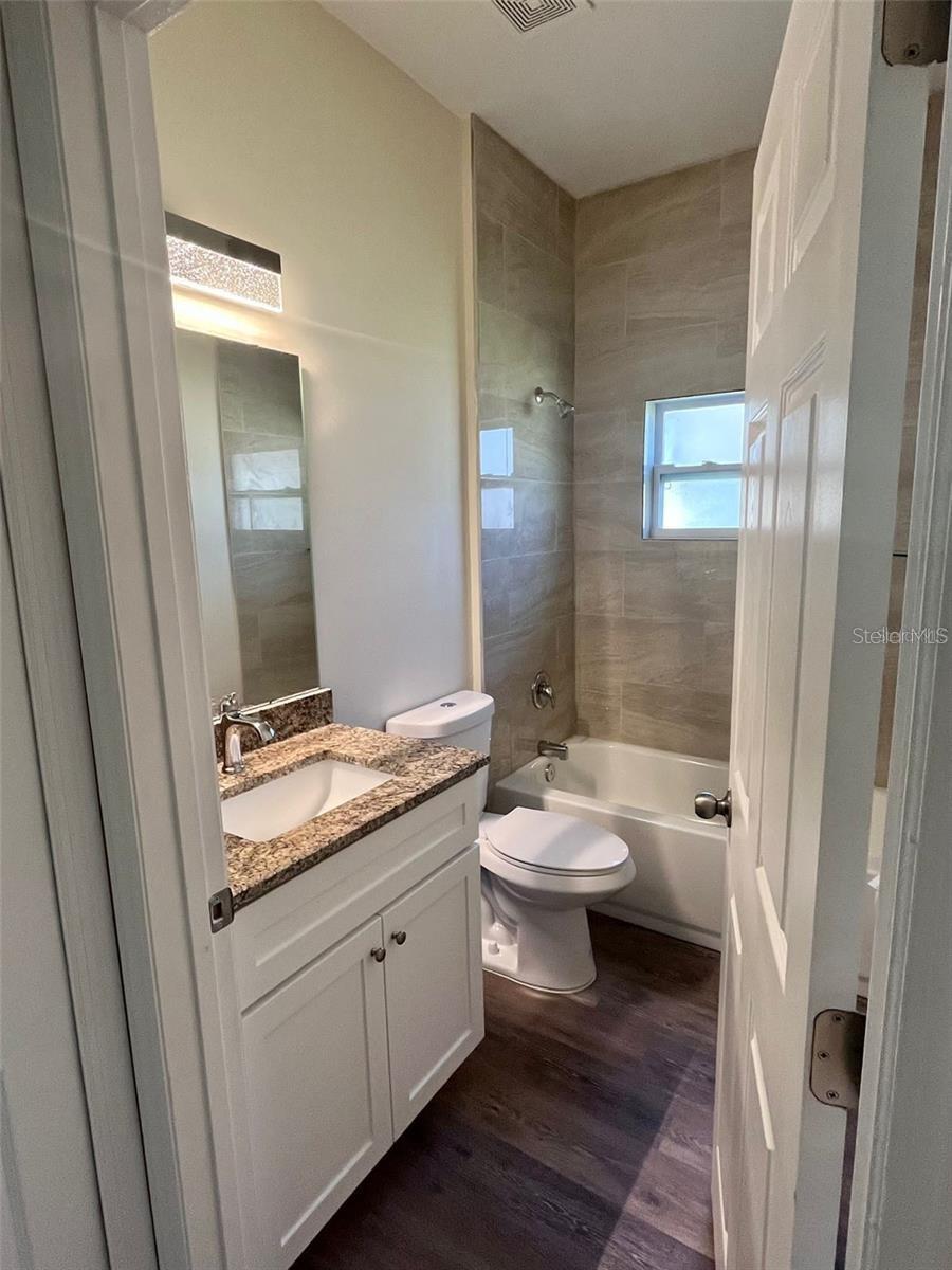 Image 12 of 18 For 925 Lora Street