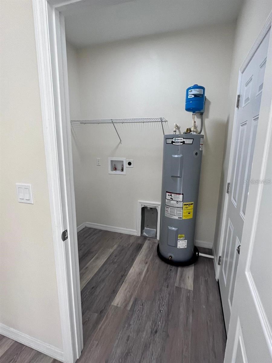 Image 13 of 18 For 925 Lora Street