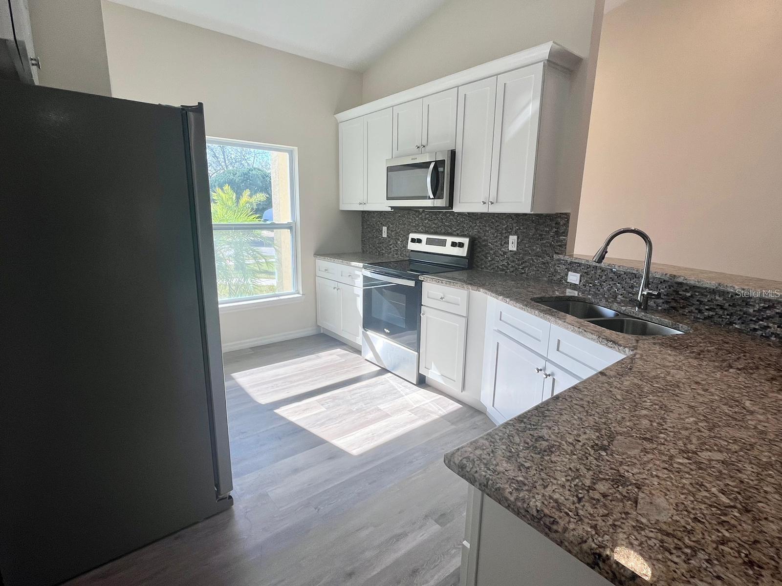 Image 3 of 18 For 925 Lora Street