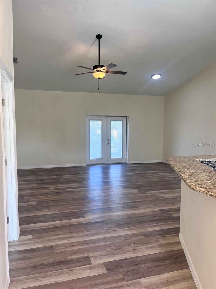 Image 7 of 18 For 925 Lora Street