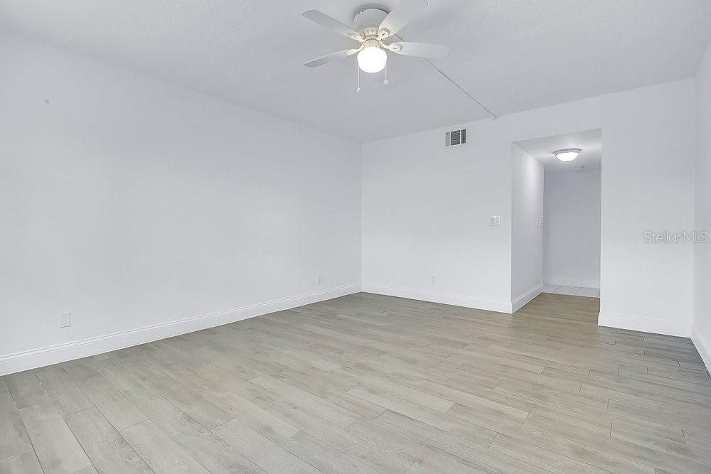 Image 17 of 35 For 325 Tangle Run Boulevard 1113