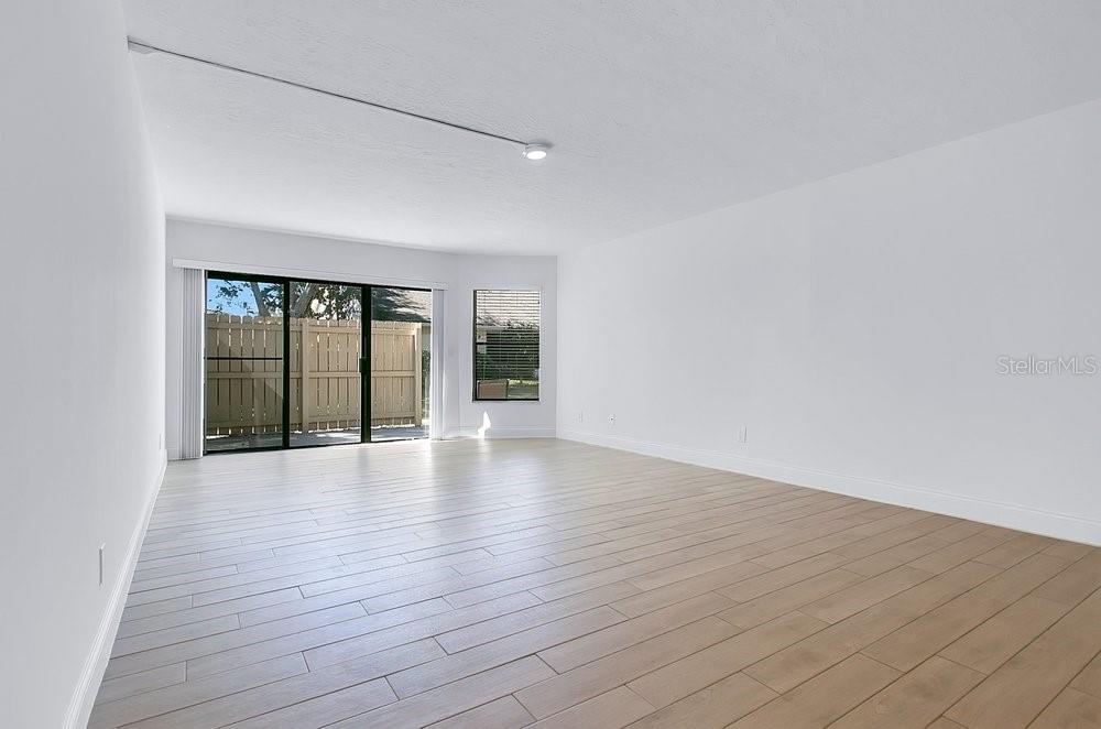 Image 4 of 35 For 325 Tangle Run Boulevard 1113