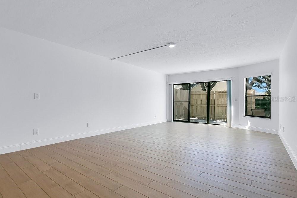 Image 5 of 35 For 325 Tangle Run Boulevard 1113