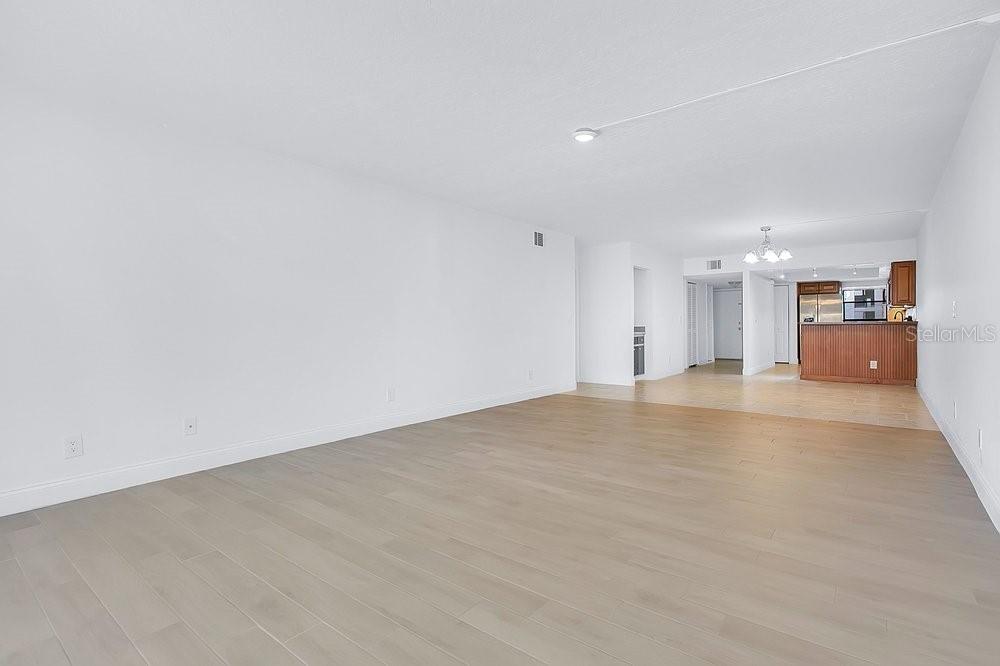 Image 6 of 35 For 325 Tangle Run Boulevard 1113