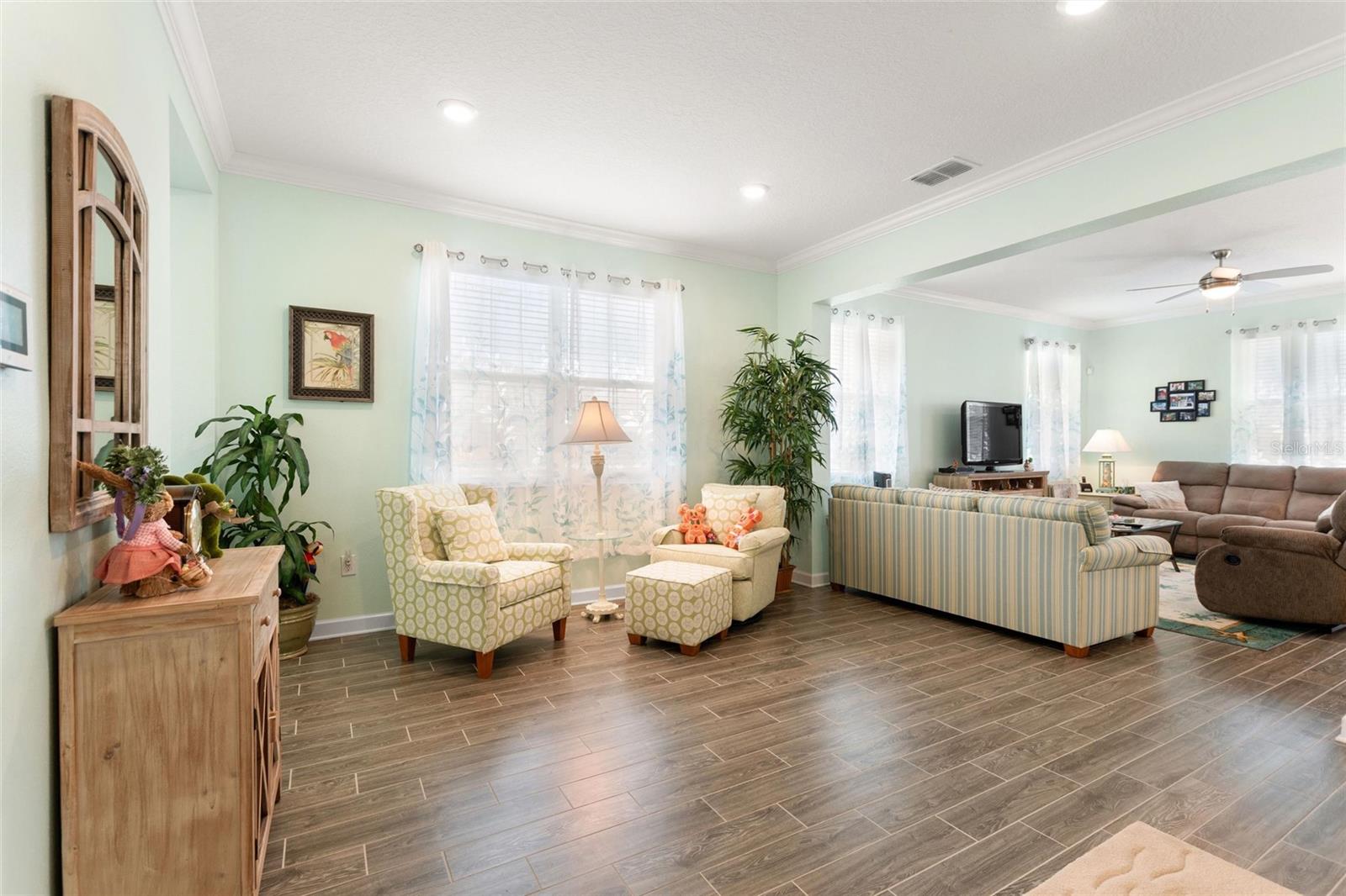 Image 10 of 63 For 2937 Theme Street