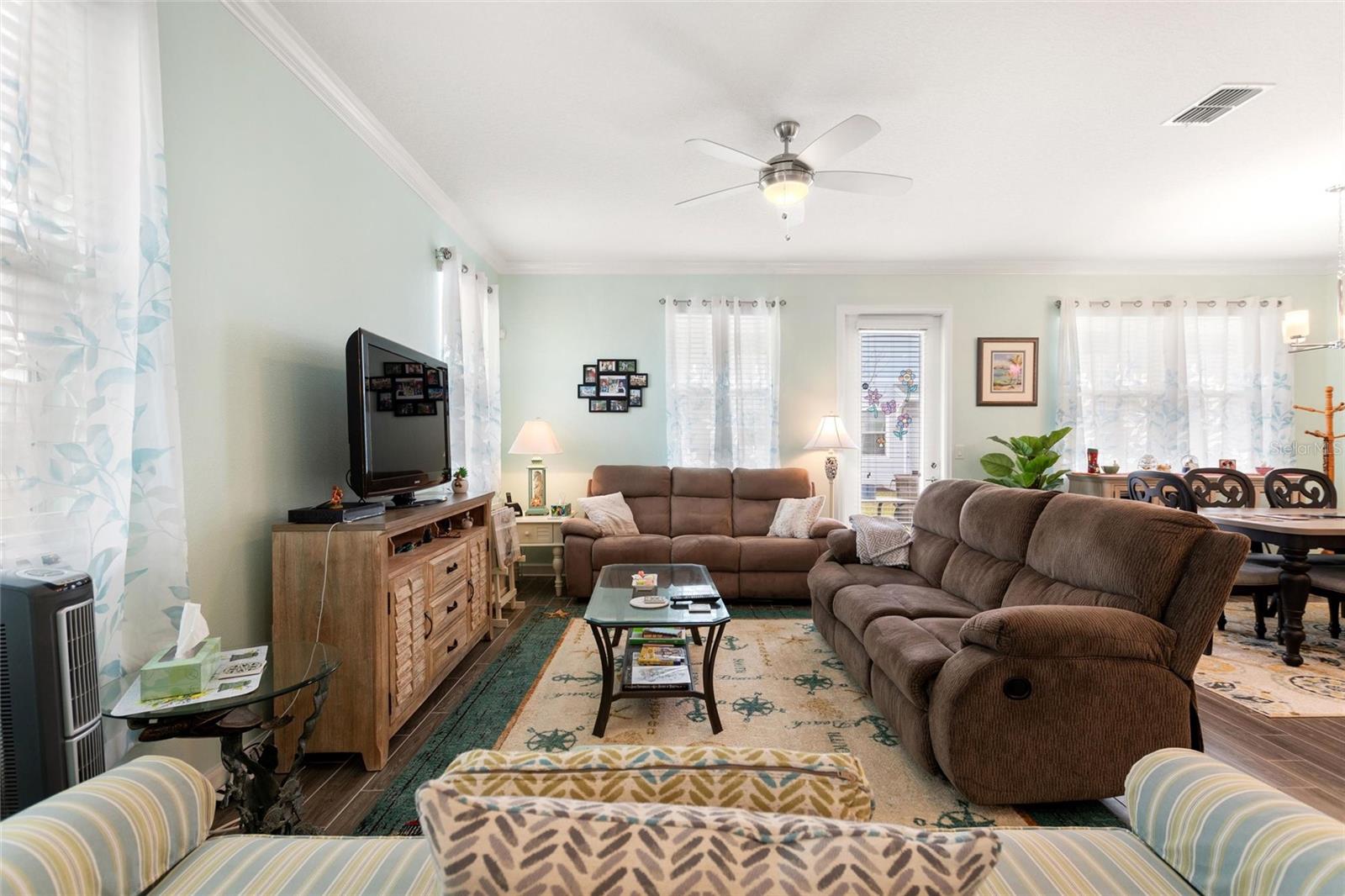 Image 12 of 63 For 2937 Theme Street