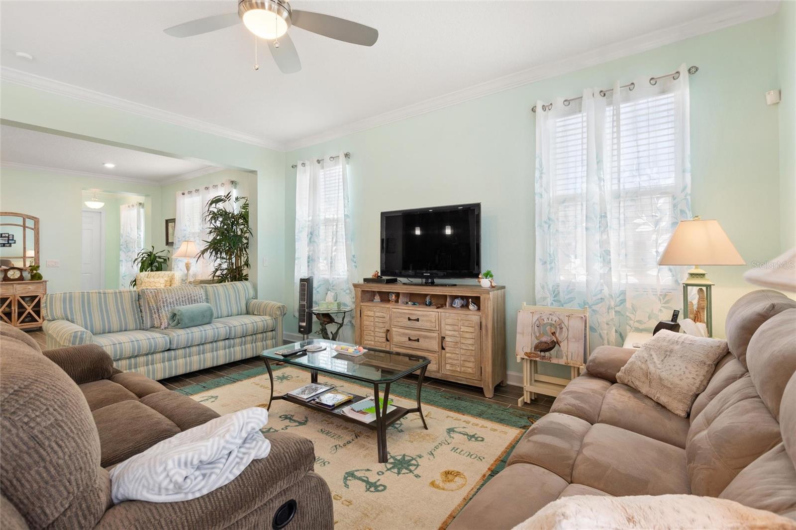 Image 13 of 63 For 2937 Theme Street