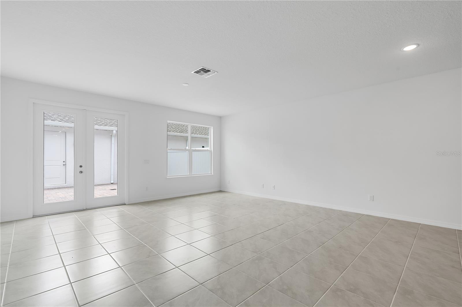 Image 4 of 32 For 15220 Blue Peacock Lane