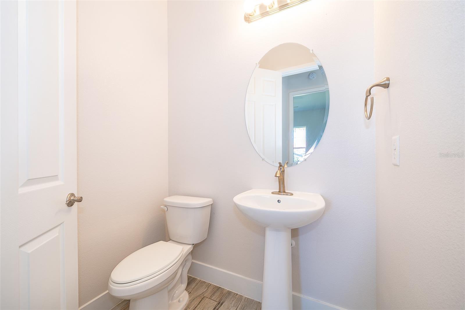 Image 17 of 37 For 2400 Symphony Circle