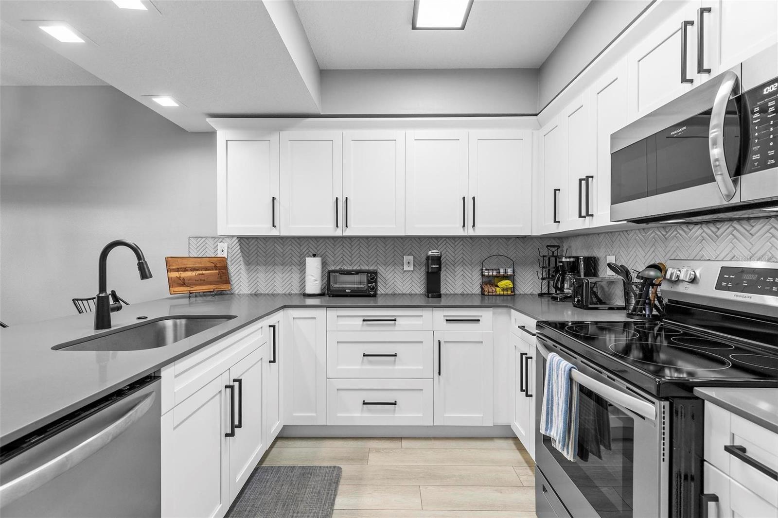 Image 13 of 50 For 5300 Atlantic Avenue 5-405