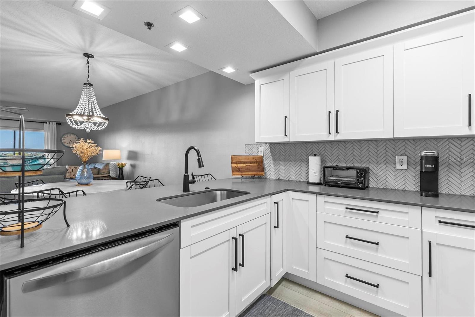 Image 15 of 50 For 5300 Atlantic Avenue 5-405