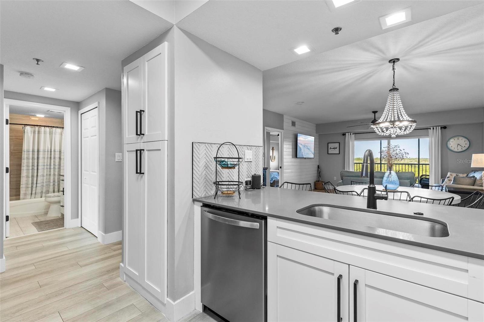 Image 16 of 50 For 5300 Atlantic Avenue 5-405