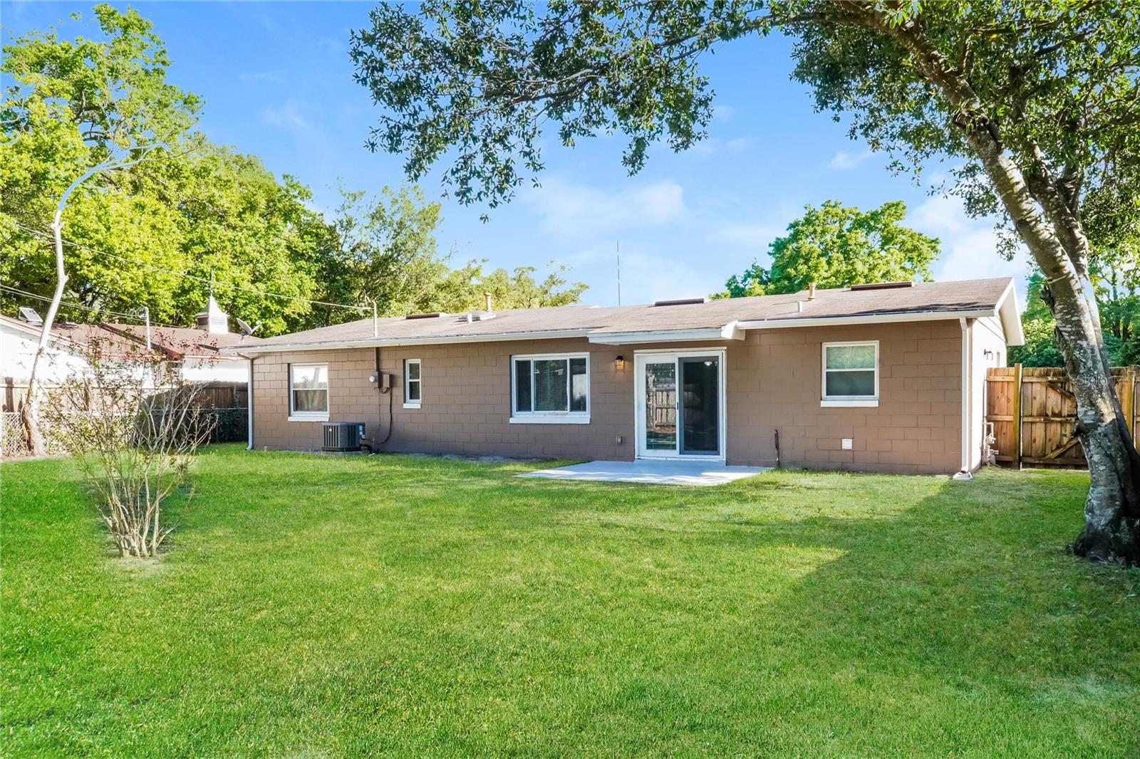 Image 14 of 16 For 913 Redwood Court