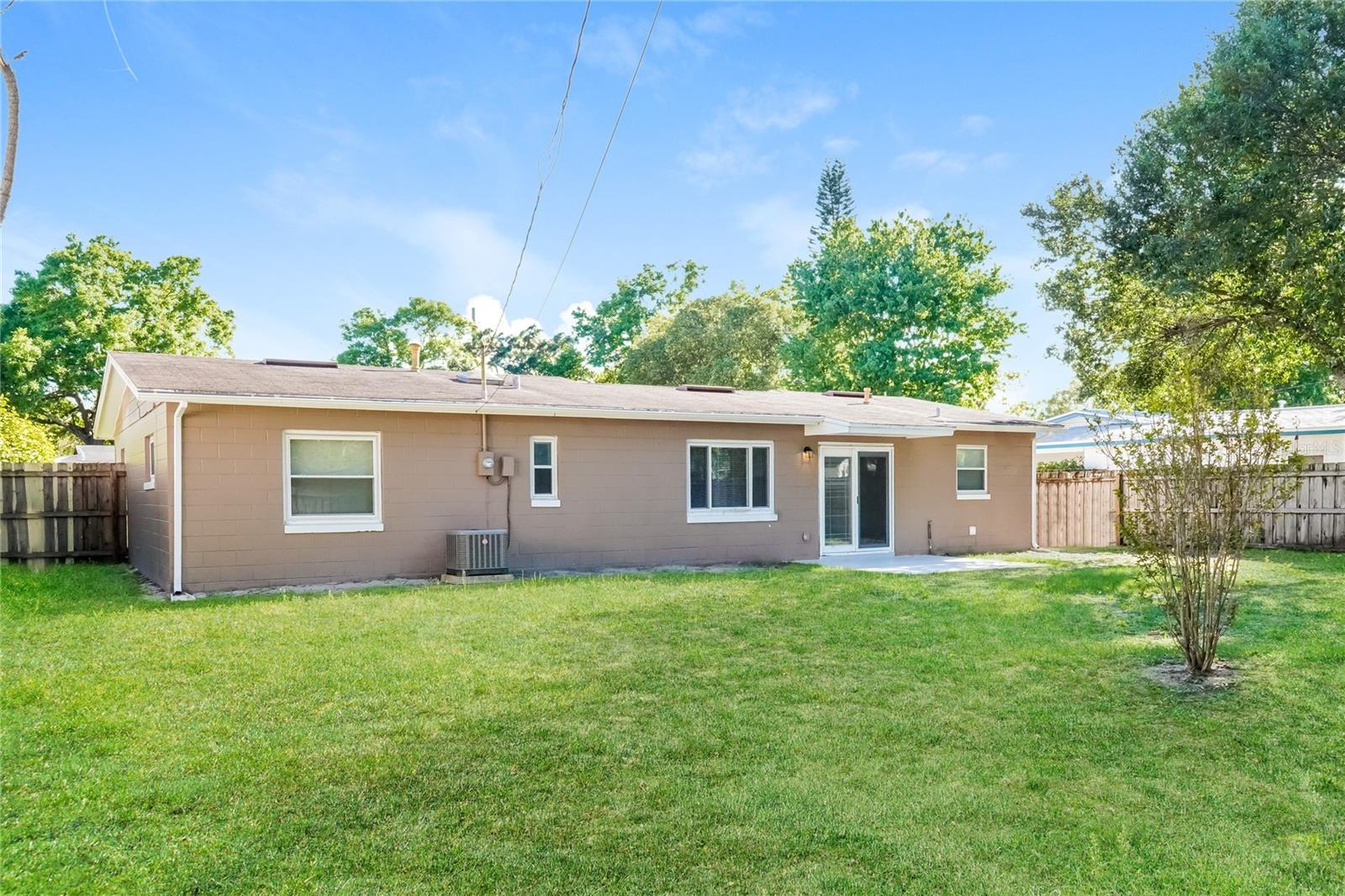 Image 15 of 16 For 913 Redwood Court