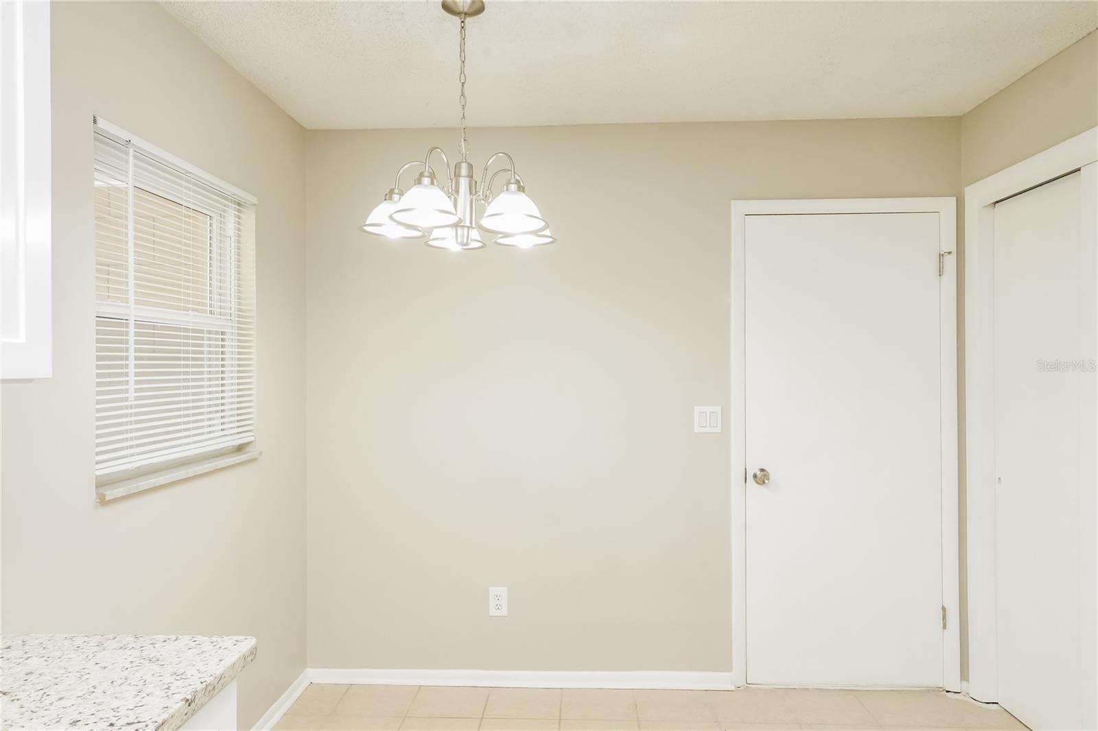 Image 5 of 16 For 913 Redwood Court