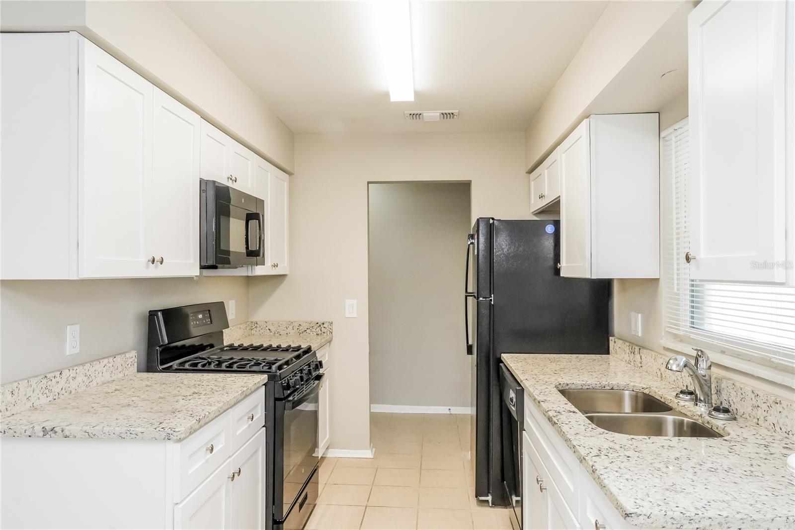 Image 6 of 16 For 913 Redwood Court