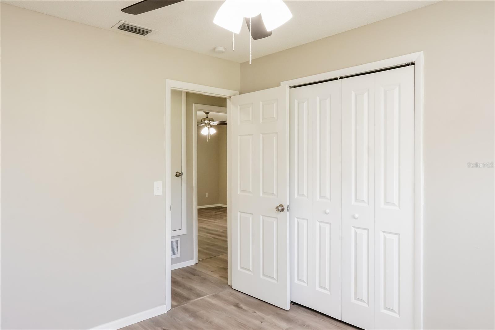 Image 7 of 16 For 913 Redwood Court