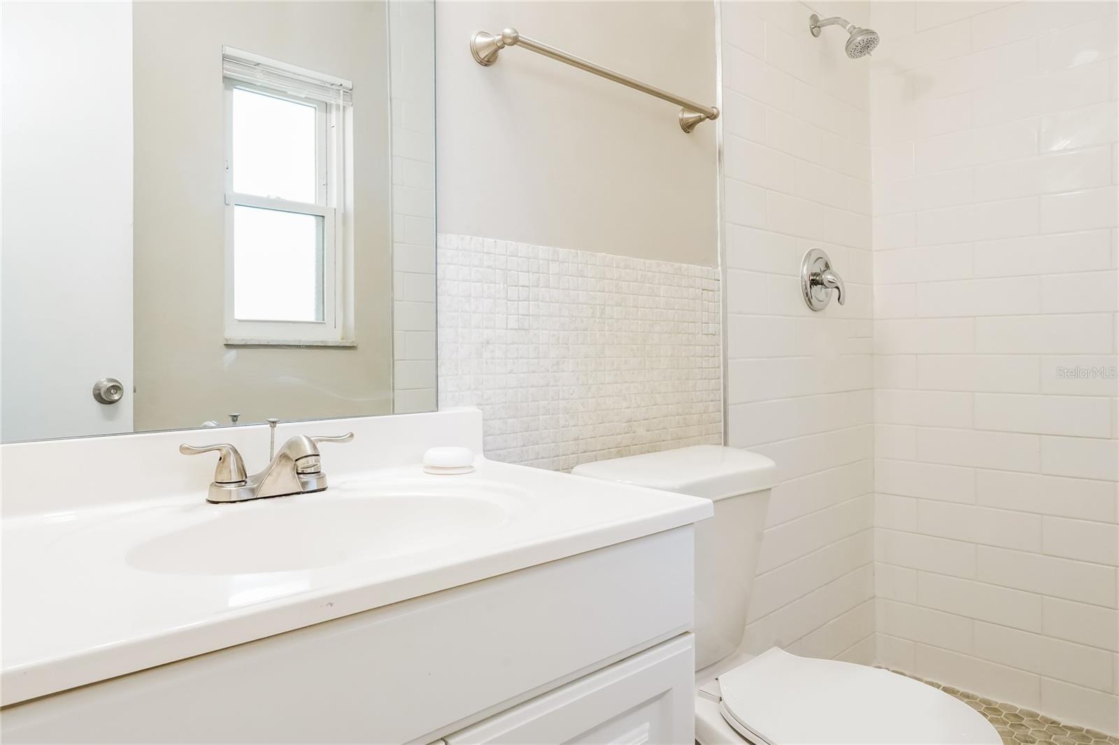 Image 9 of 16 For 913 Redwood Court