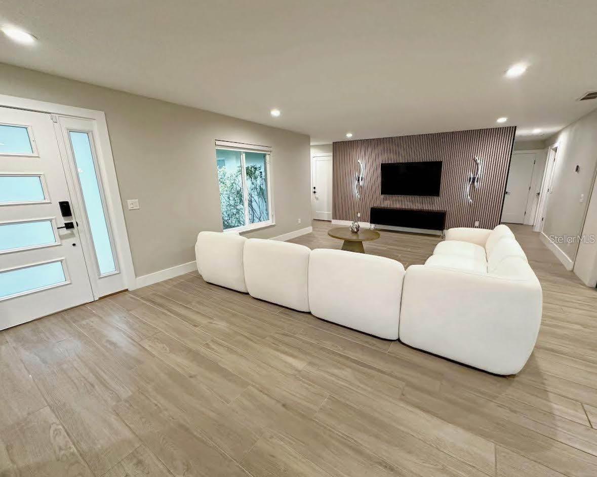 Image 5 of 31 For 213 Tilden Street