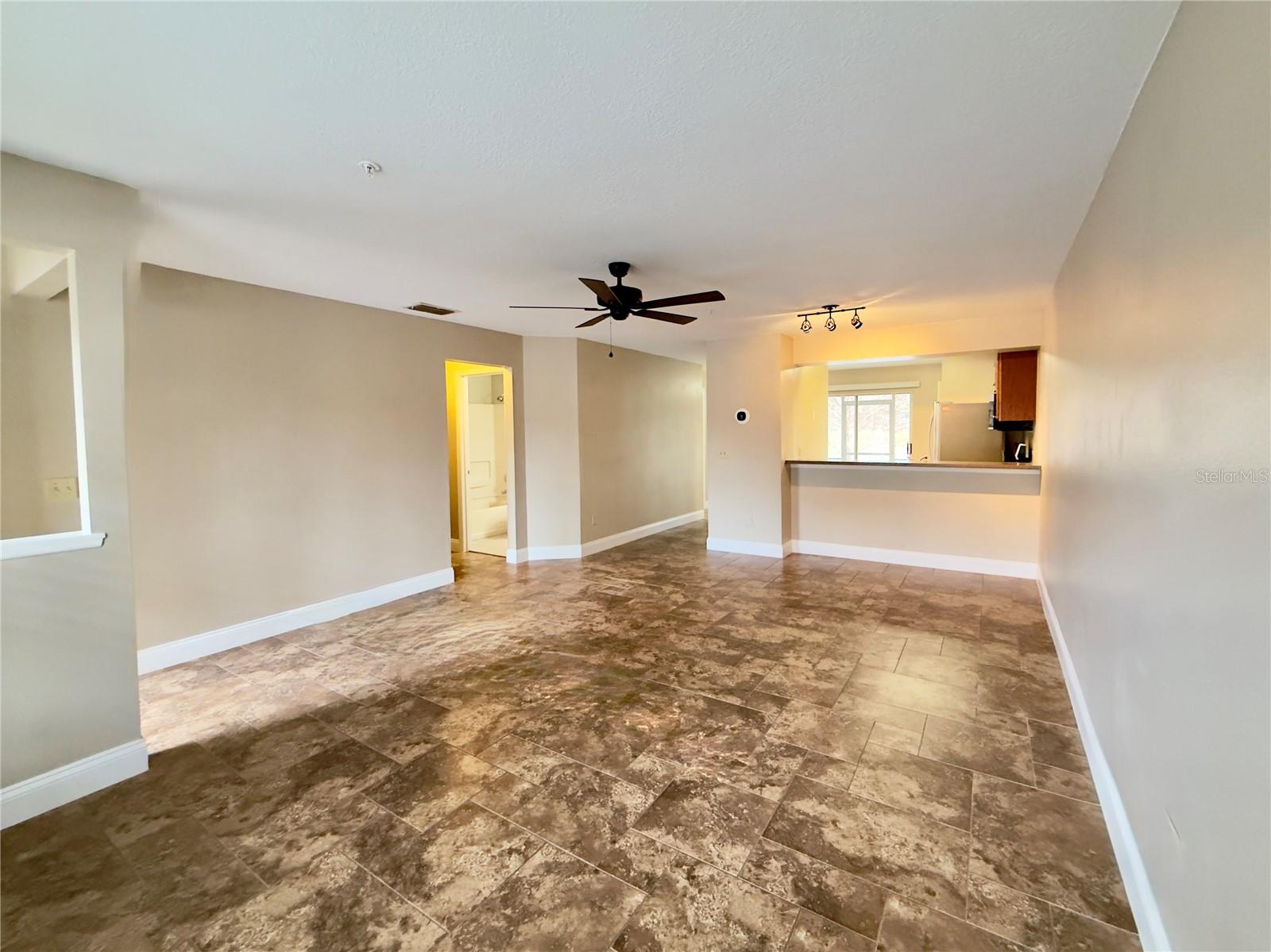 Image 6 of 36 For 120 Reserve Circle 104