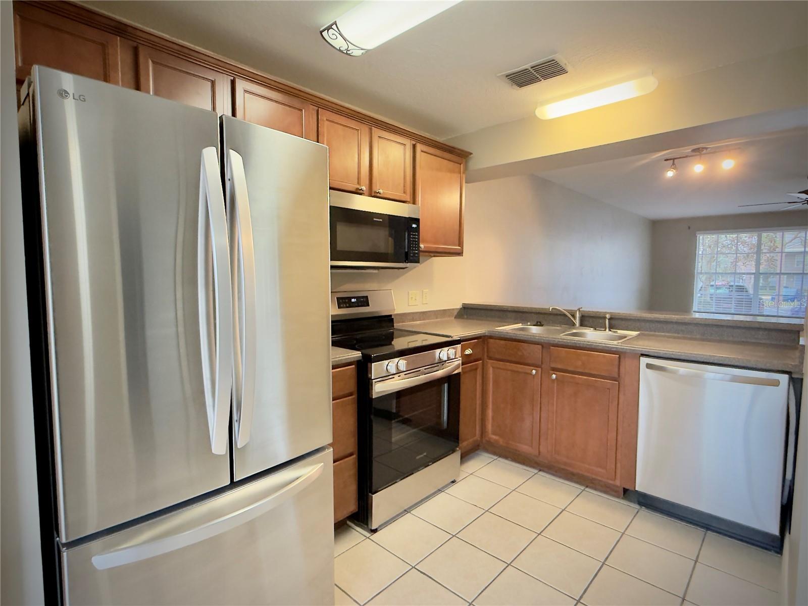 Image 7 of 36 For 120 Reserve Circle 104