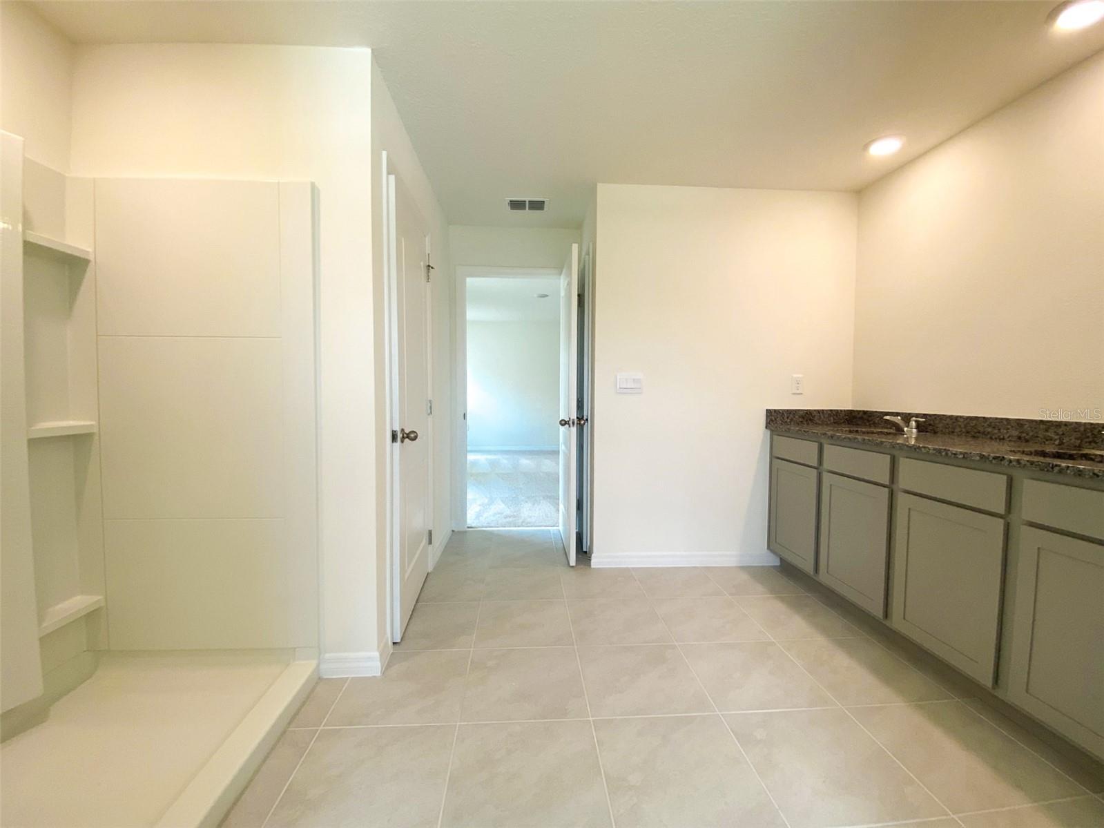 Image 20 of 28 For 495 Lily Lane