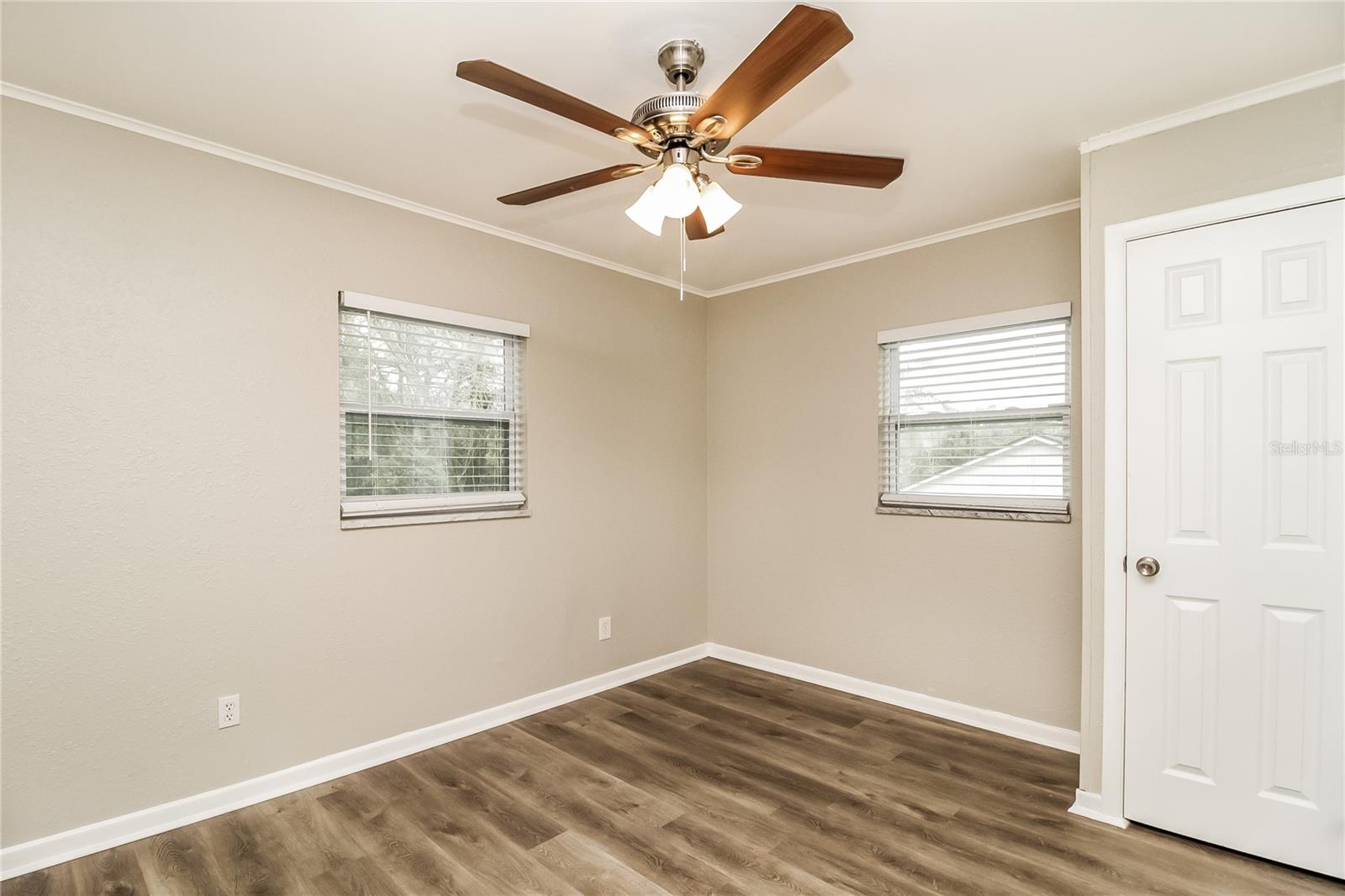 Image 11 of 16 For 701 Palm Springs Drive