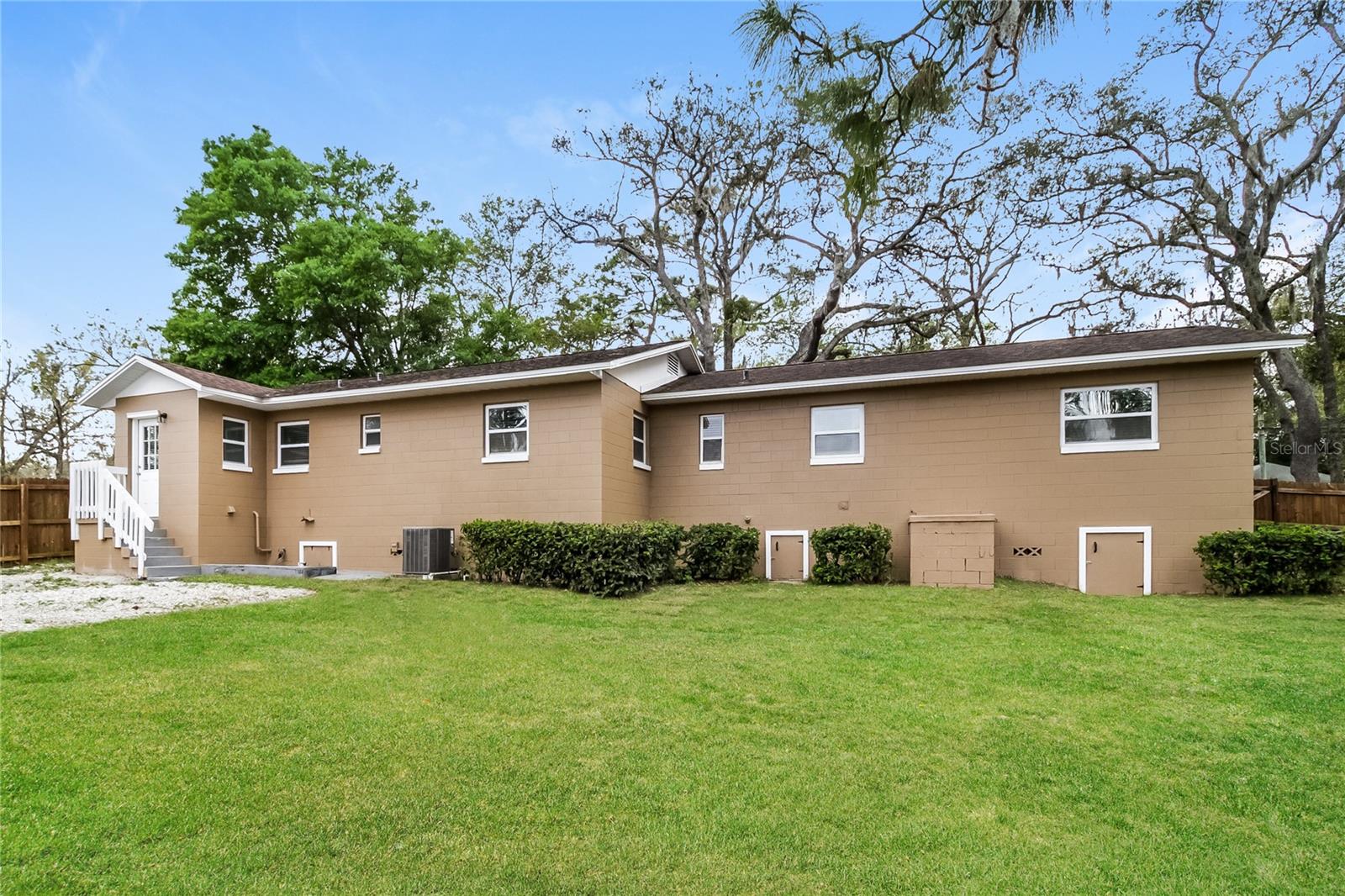 Image 14 of 16 For 701 Palm Springs Drive