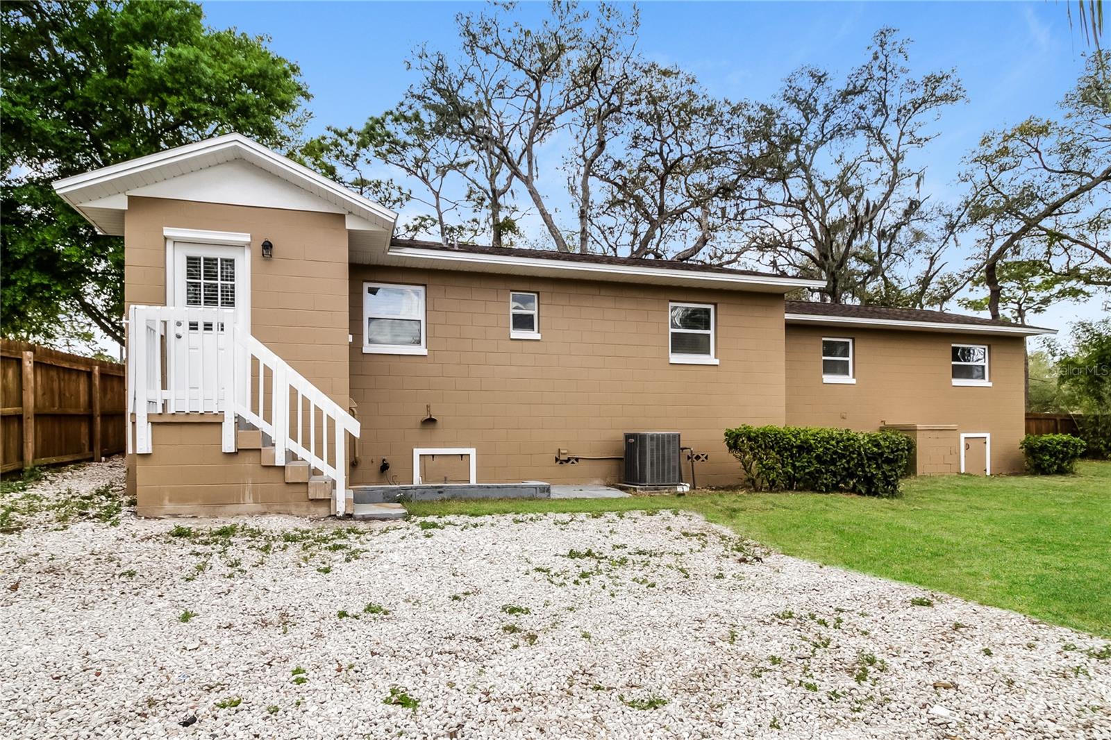 Image 15 of 16 For 701 Palm Springs Drive