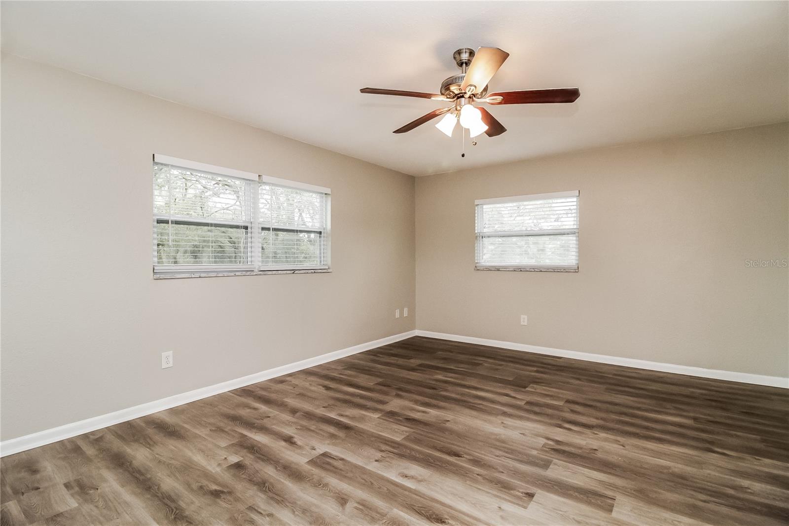 Image 7 of 16 For 701 Palm Springs Drive