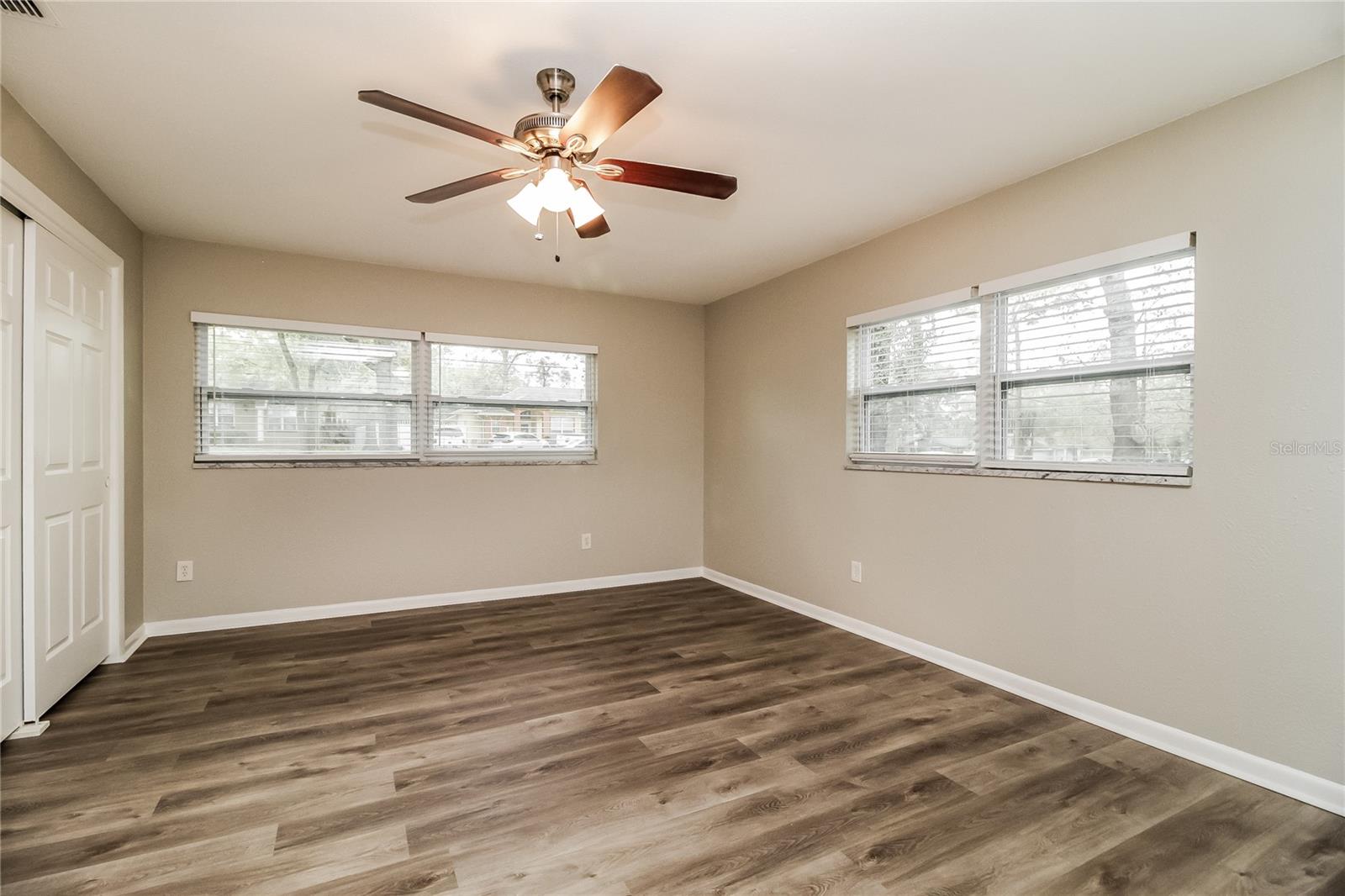 Image 8 of 16 For 701 Palm Springs Drive