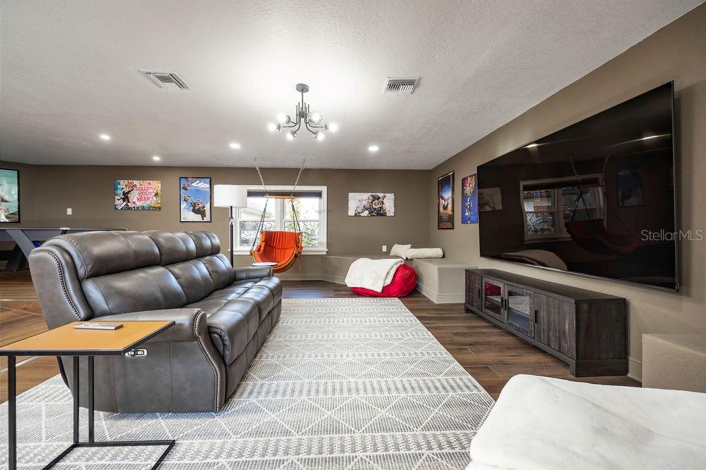 Image 23 of 57 For 12540 Park Avenue