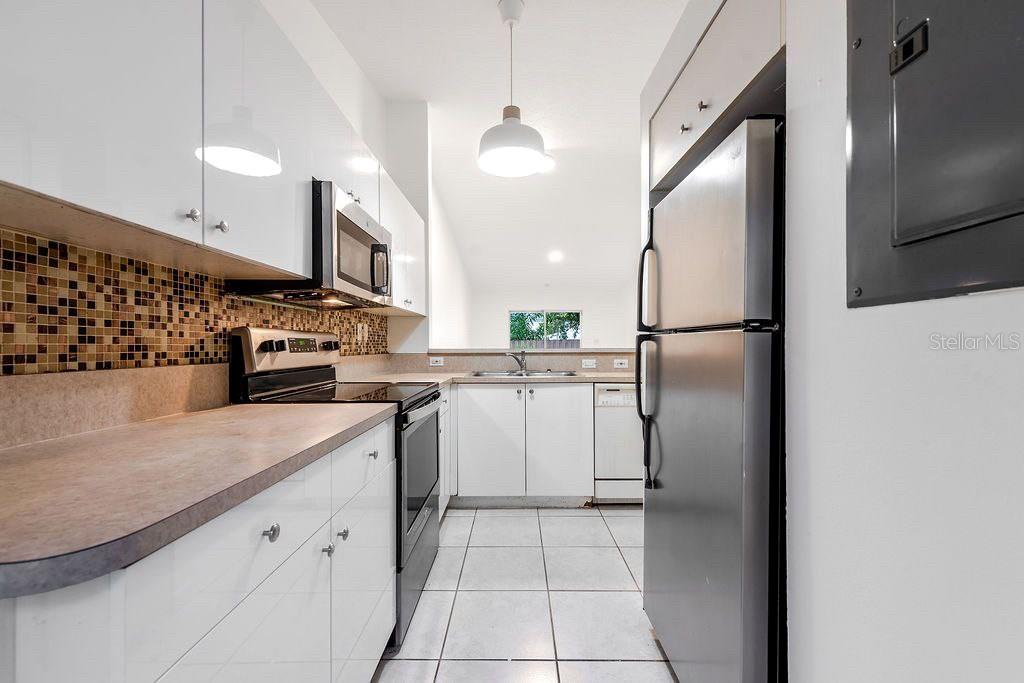 Image 3 of 13 For 401 1st Court 7-2