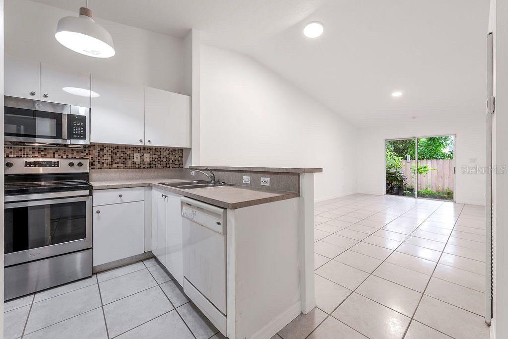 Image 5 of 13 For 401 1st Court 7-2