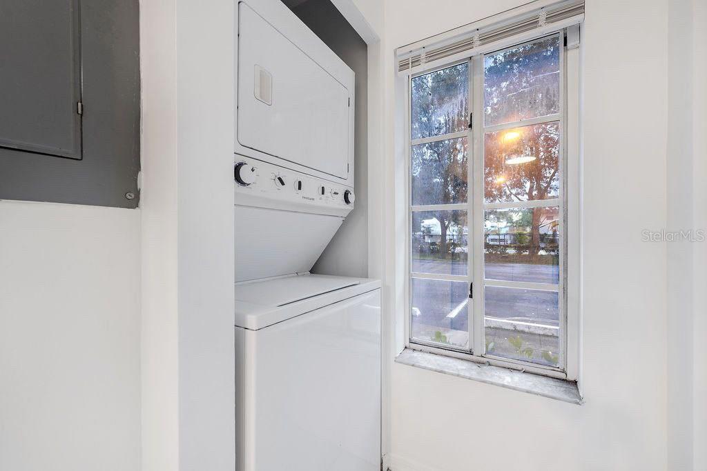 Image 7 of 13 For 401 1st Court 7-2