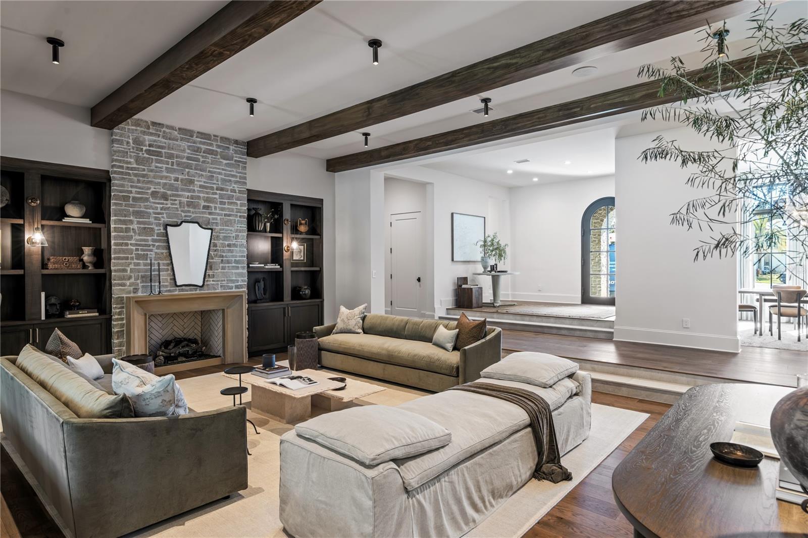 Image 8 of 84 For 9323 Gladys Garden Court