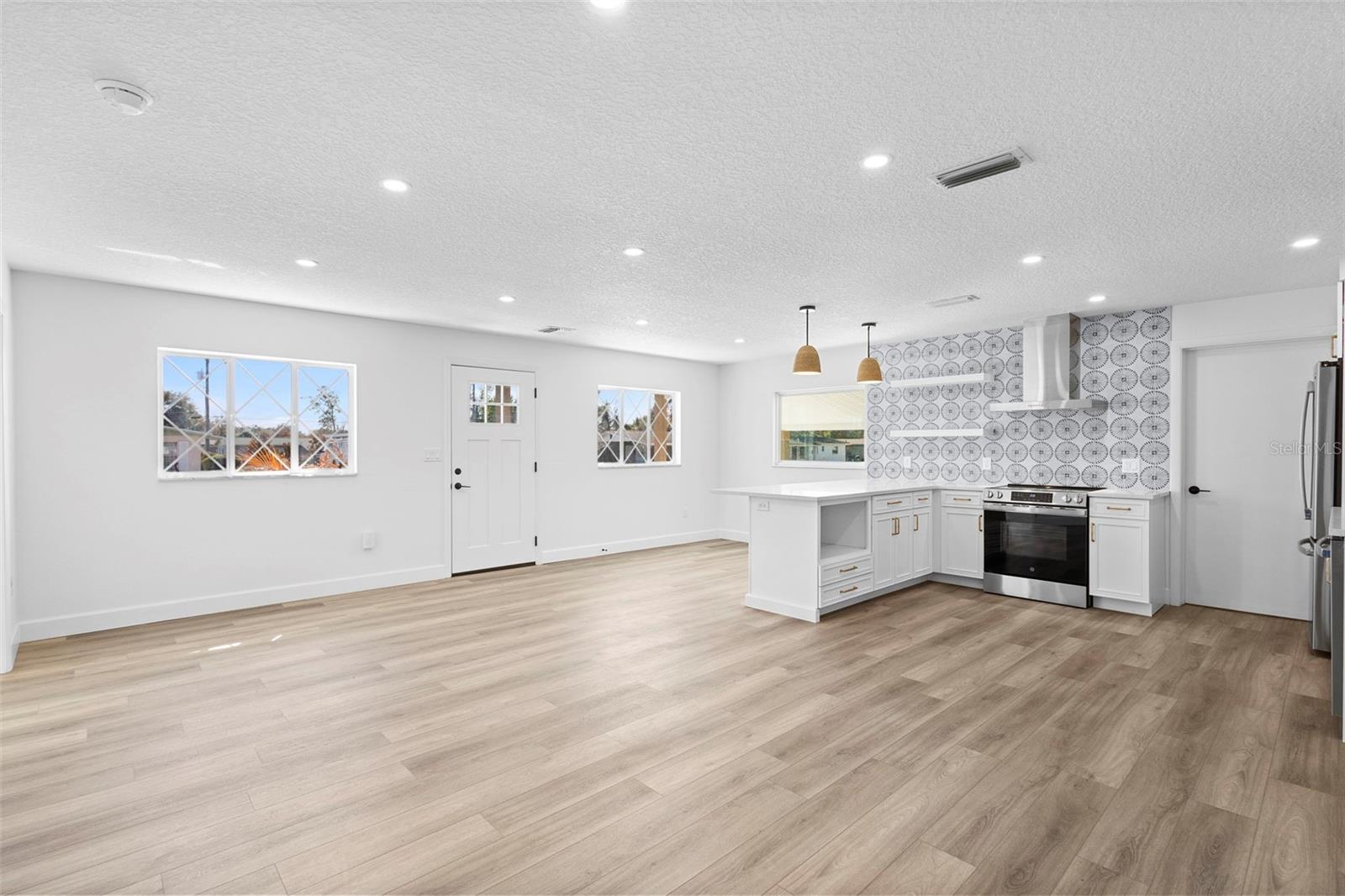 Image 5 of 42 For 3321 Mahalia Place