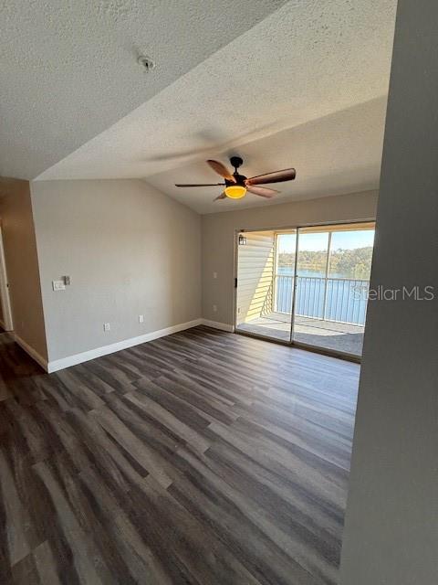 Image 17 of 31 For 1989 Summer Club Drive 307