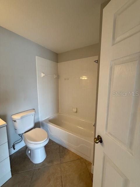 Image 28 of 31 For 1989 Summer Club Drive 307