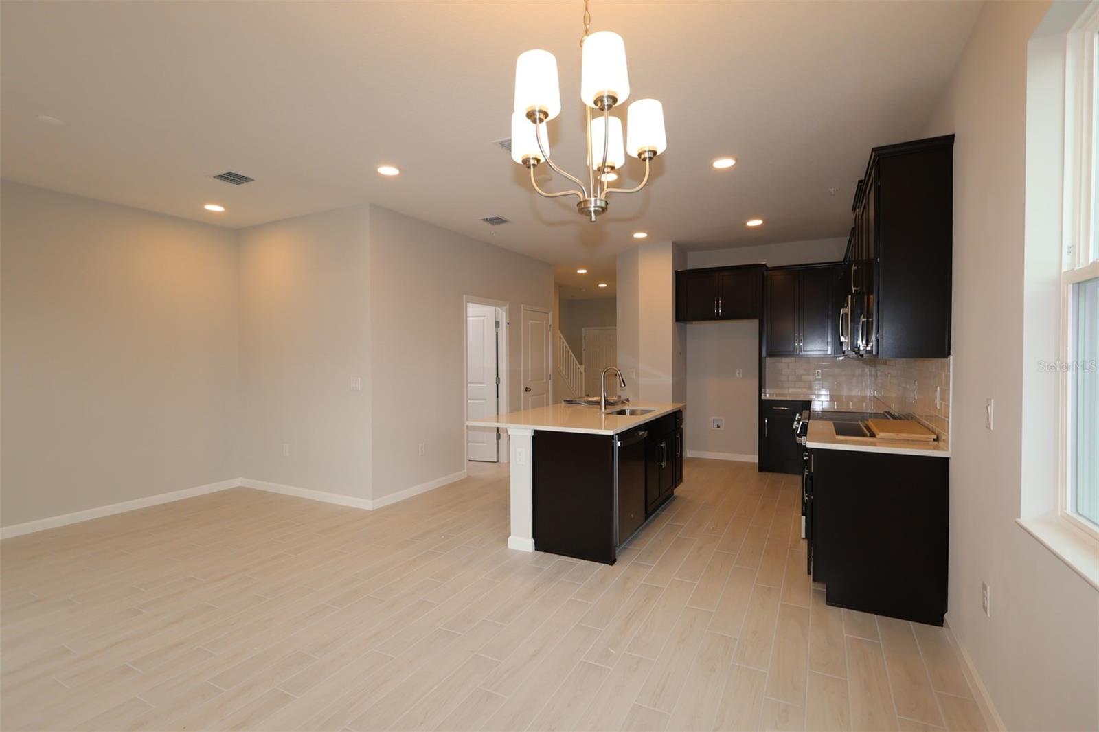 Image 4 of 14 For 639 Pothos Street