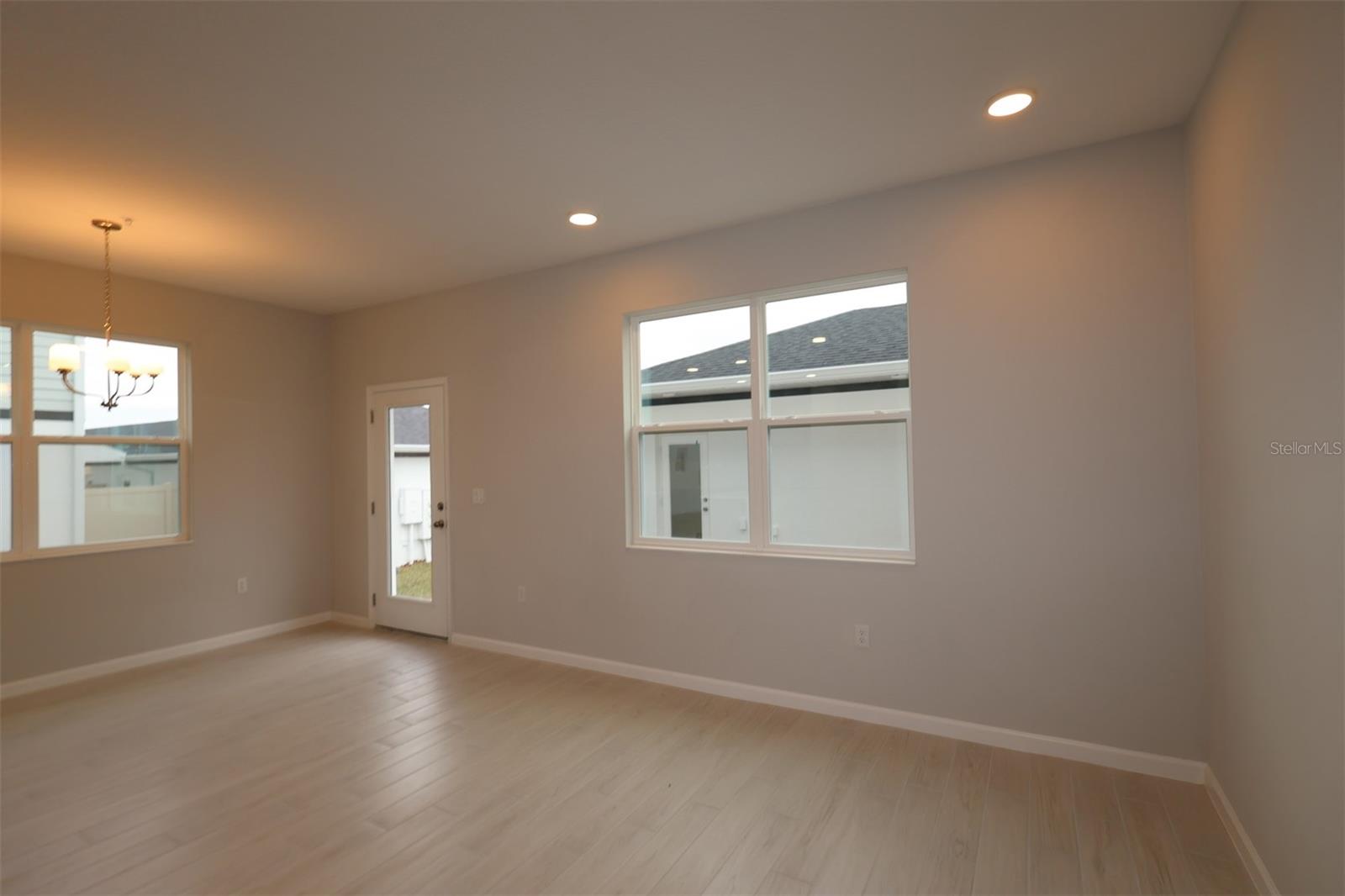 Image 8 of 14 For 639 Pothos Street