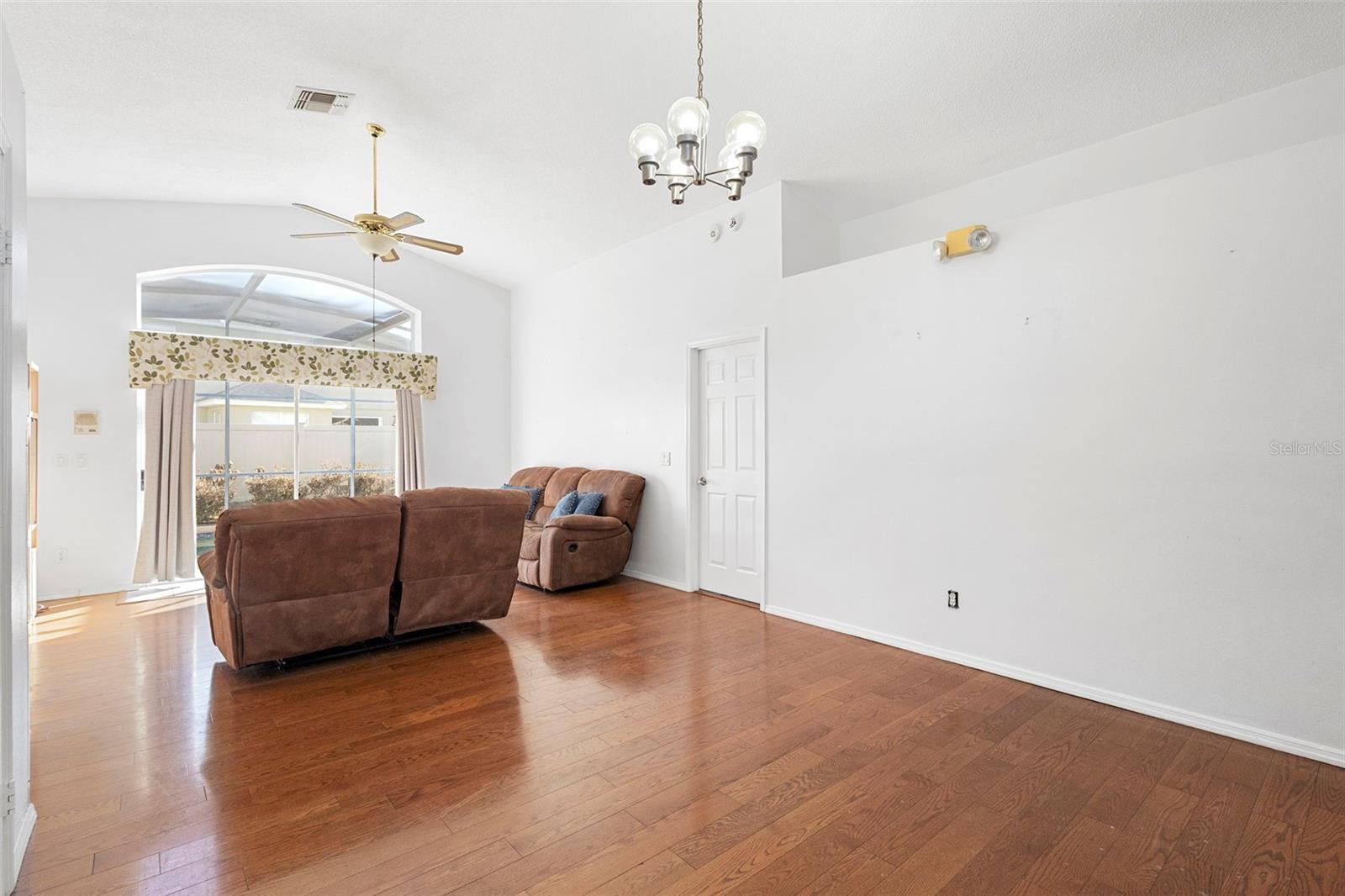 Image 10 of 43 For 1530 Larks Nest Court